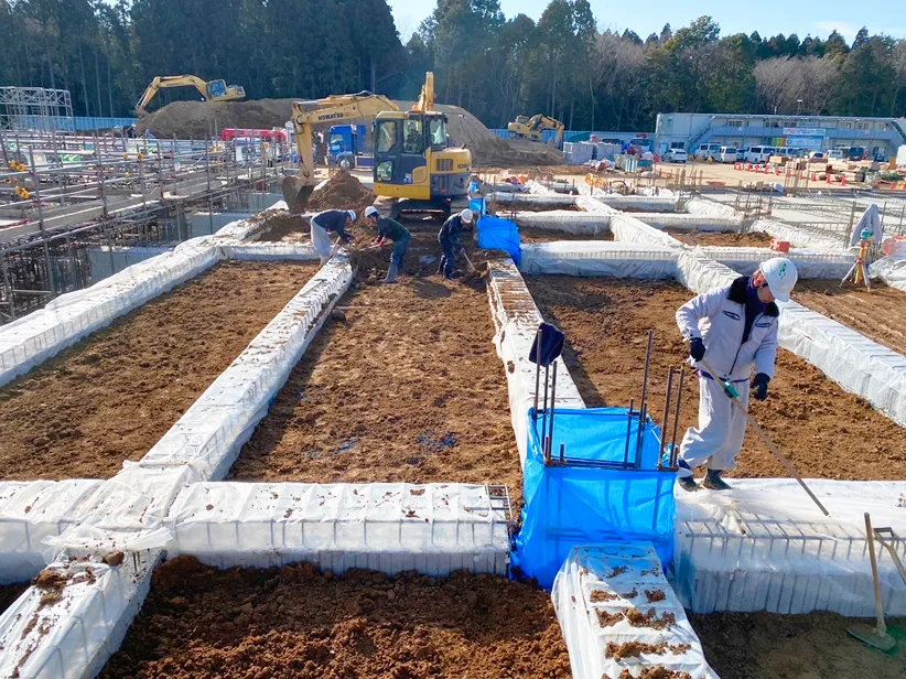 埋戻し工事（軟弱地盤の泥土処理・残土の袋詰め）